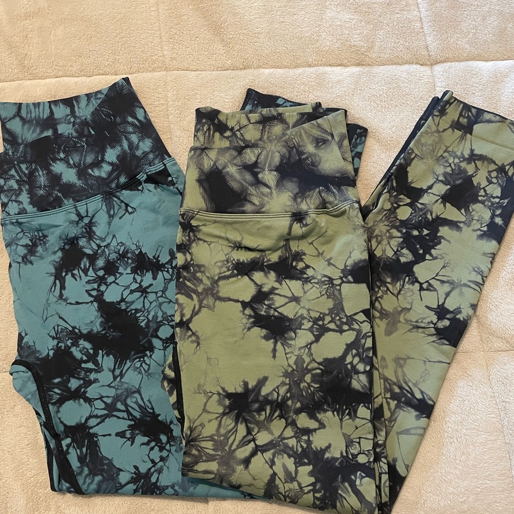 Gym - 2 pair of capri scrunch bottom leggings - L